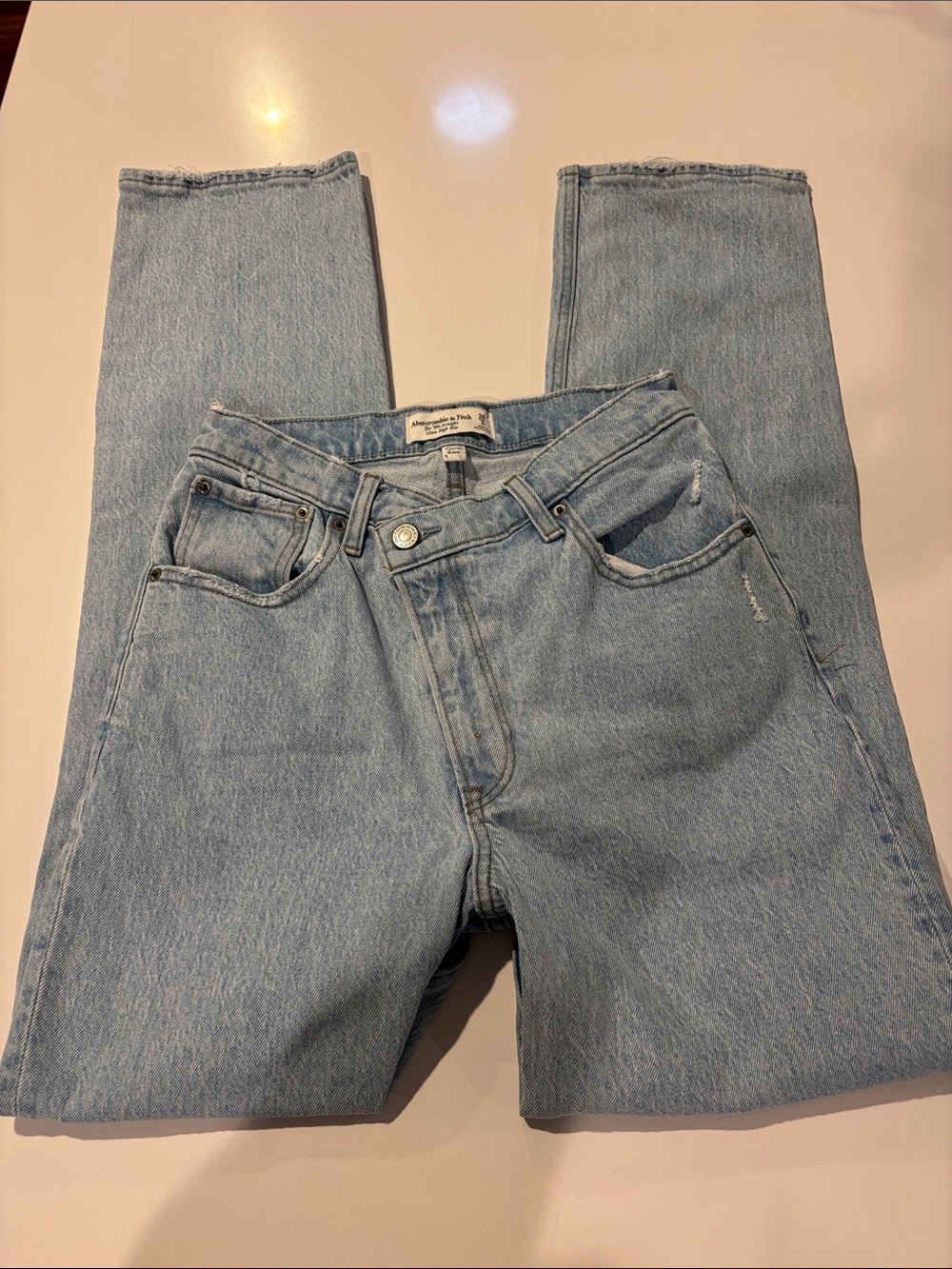 Abercrombie & Fitch  The 90's Straight Light Blue Ultra High Rise Jeans size 26